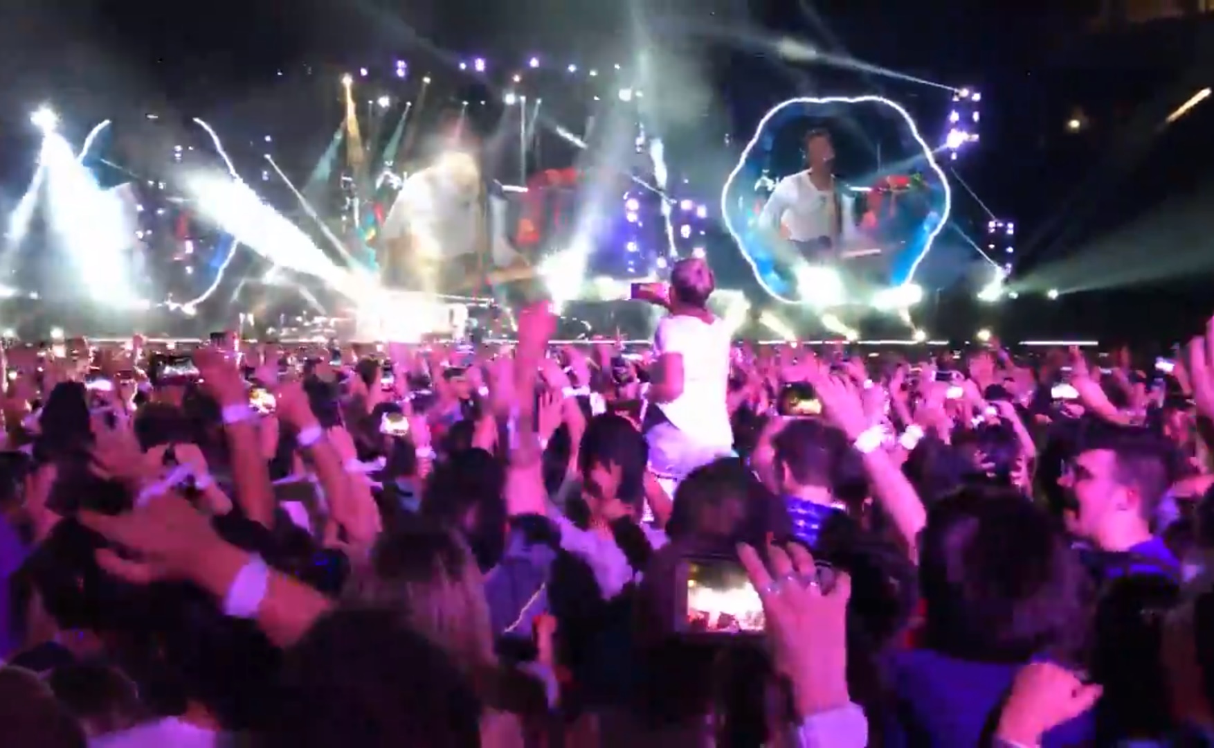 Coldplay interpreta "Música Ligera" de Soda Stereo