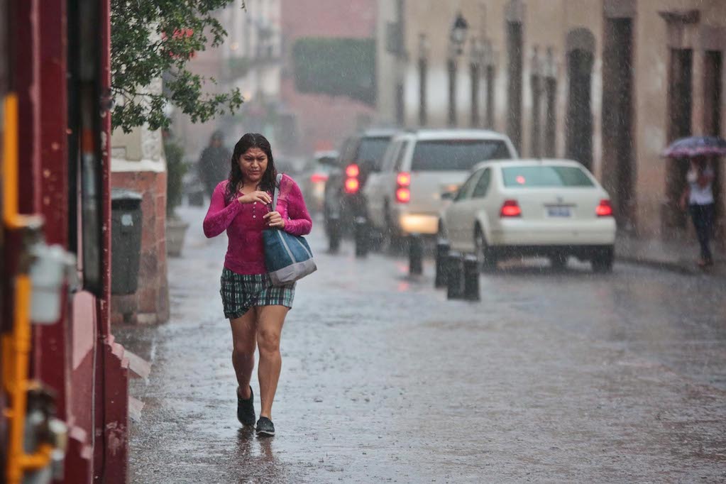 Temporada de lluvias pegará a los comercios de Querétaro