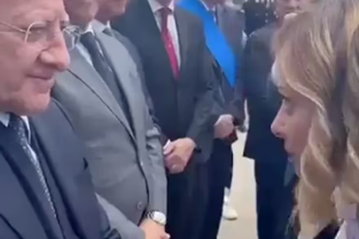 "Hola, soy esa perra de Meloni": primera ministra italiana sorprende con saludo a gobernador