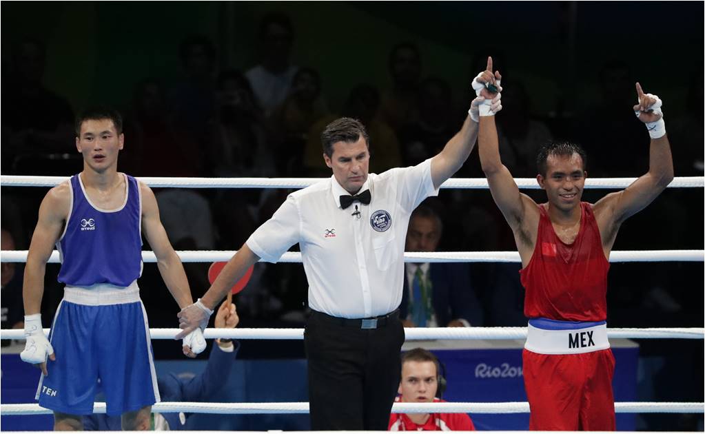 Boxeador Elías Emigdio, avanza a los octavos de final en Río