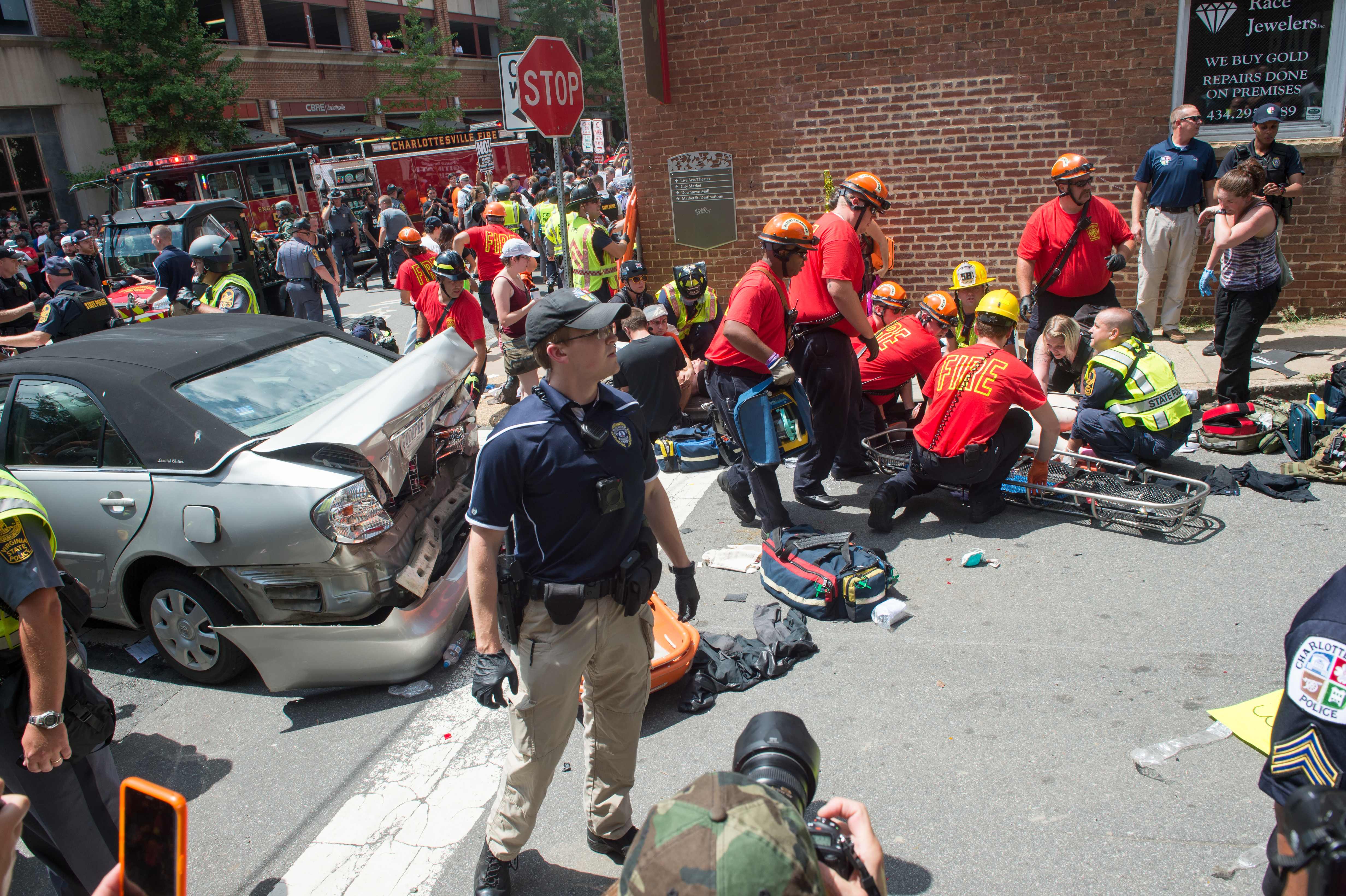 Video. Reportan accidente vial en marcha supremacista en Charlottesville