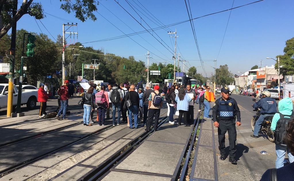 Bloqueo afecta circulación de Tren Ligero en Xochimilco