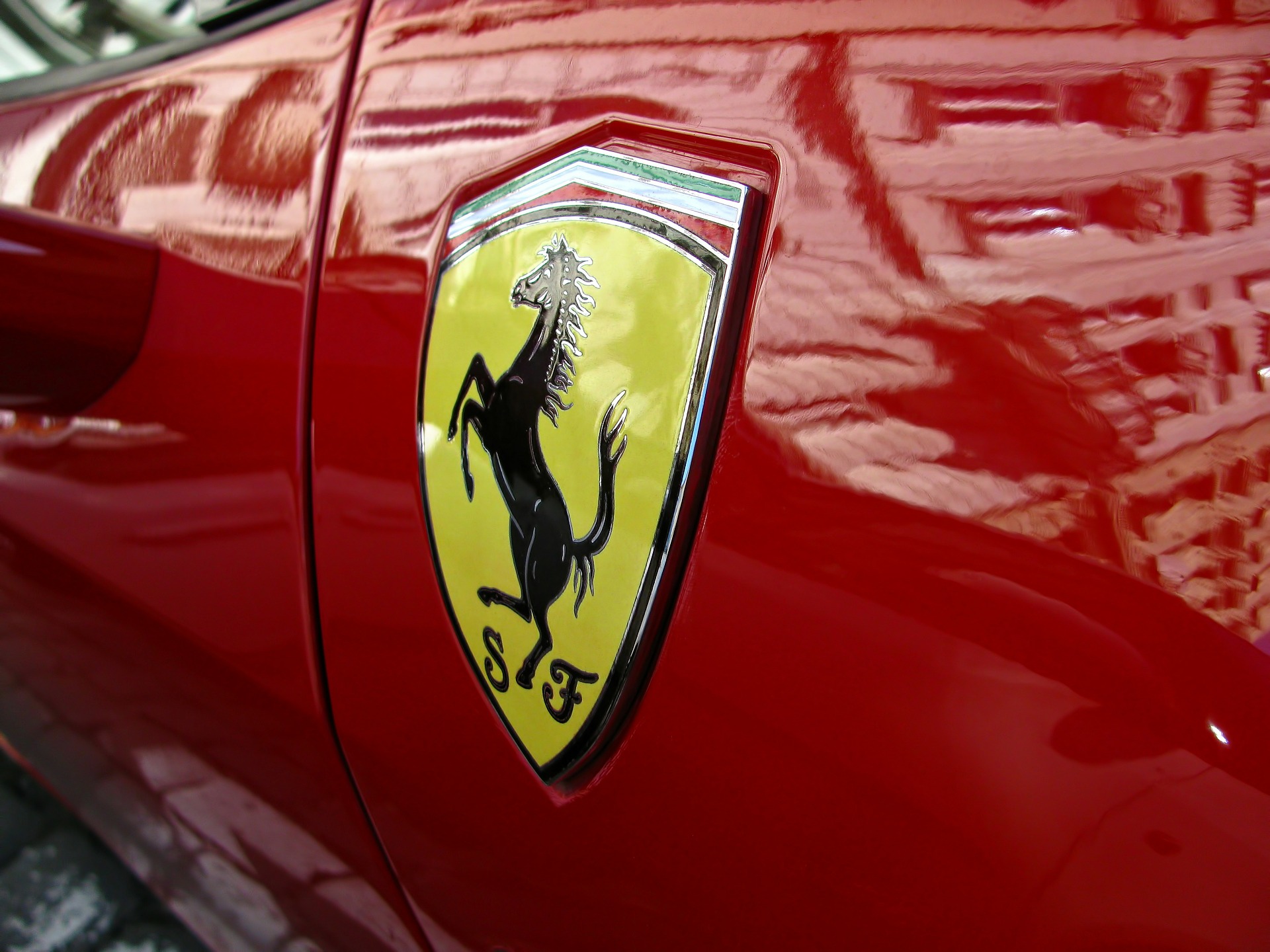 SUV de Ferrari podría llegar con motor híbrido 