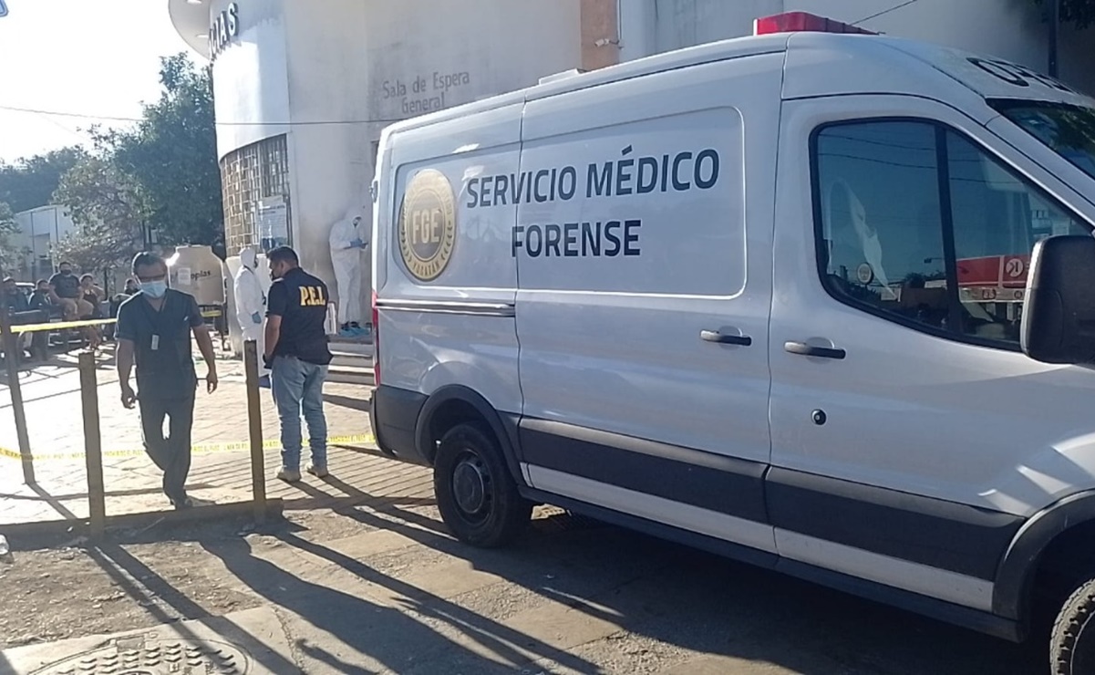 Adulto mayor en situación de calle muere frente a un hospital en Mérida