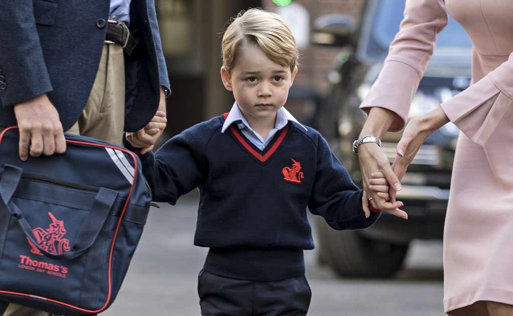 El príncipe Jorge enternece las redes en su primer día de escuela