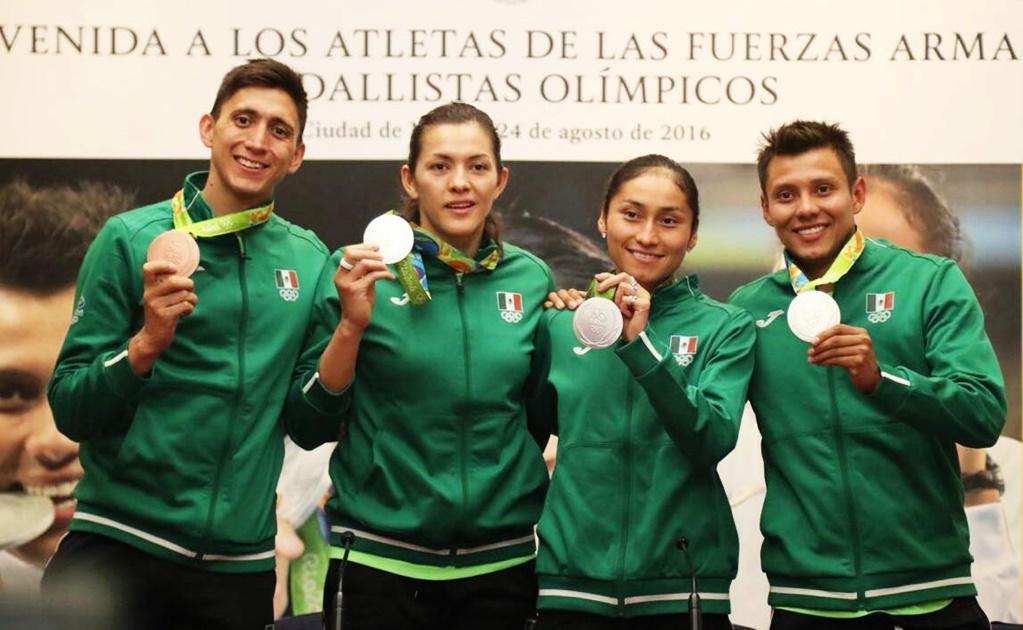 President Peña Nieto meets with Mexican Olympic team 