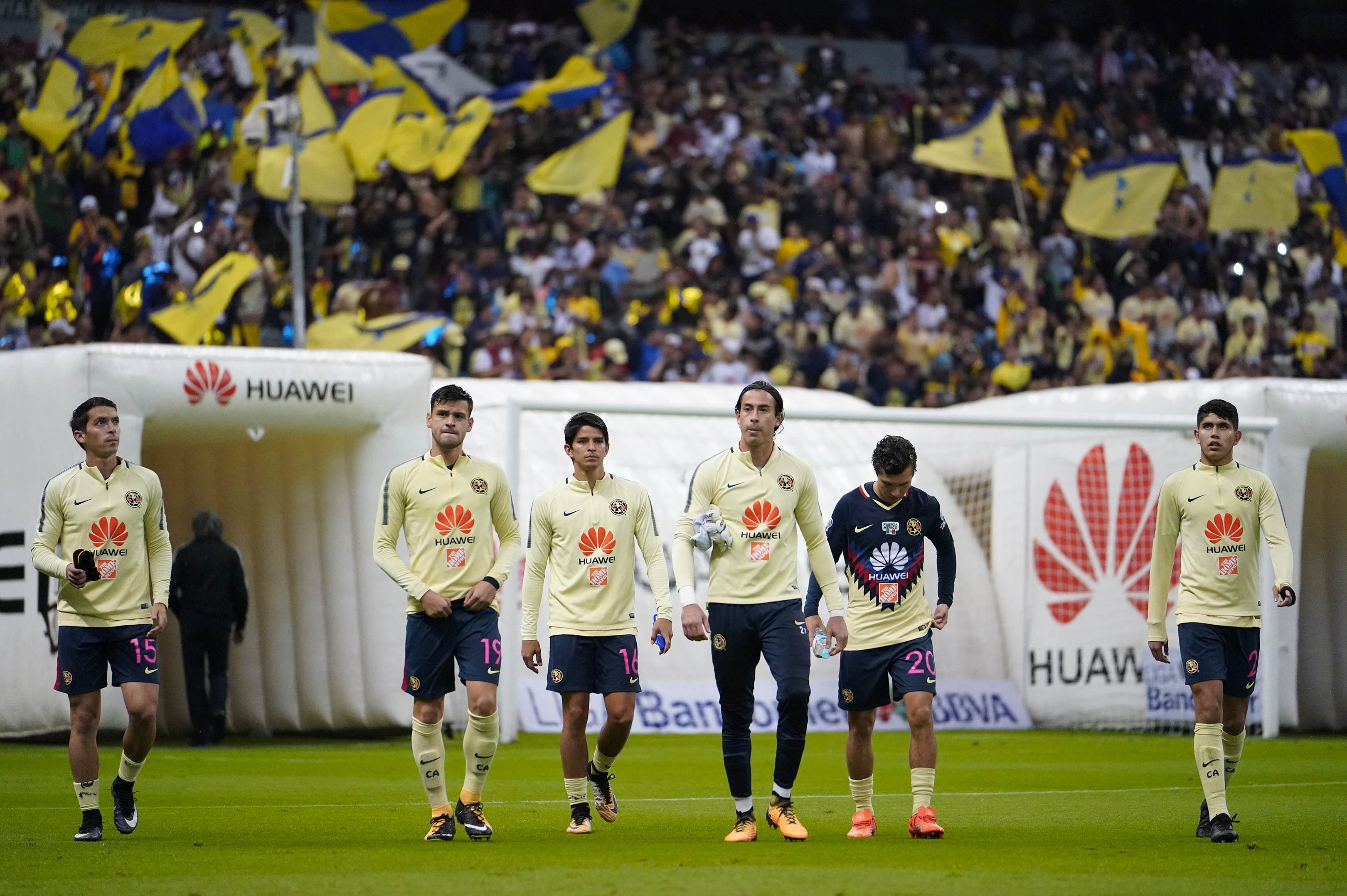 América: Refuerzos de humo