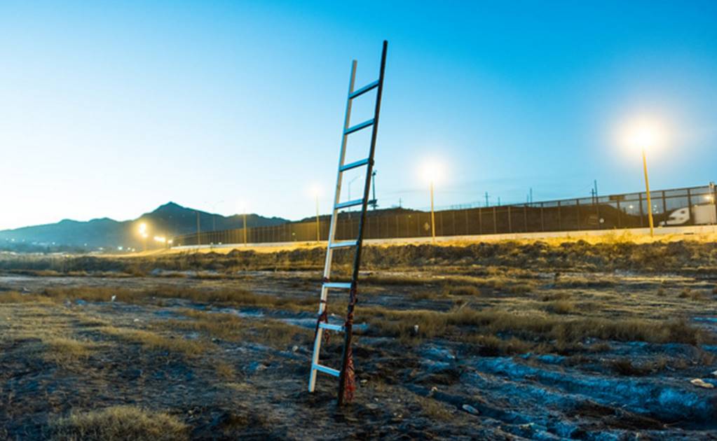 Artista palestino construye escalera con partes de la frontera México-EU