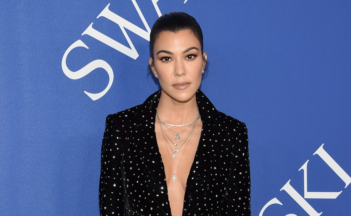 Kourtney Kardashian desata polémica en redes por fotos con comida en el baño