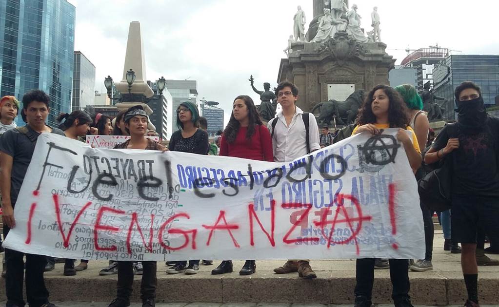 Inicia marcha por Ayotzinapa hacia el Zócalo