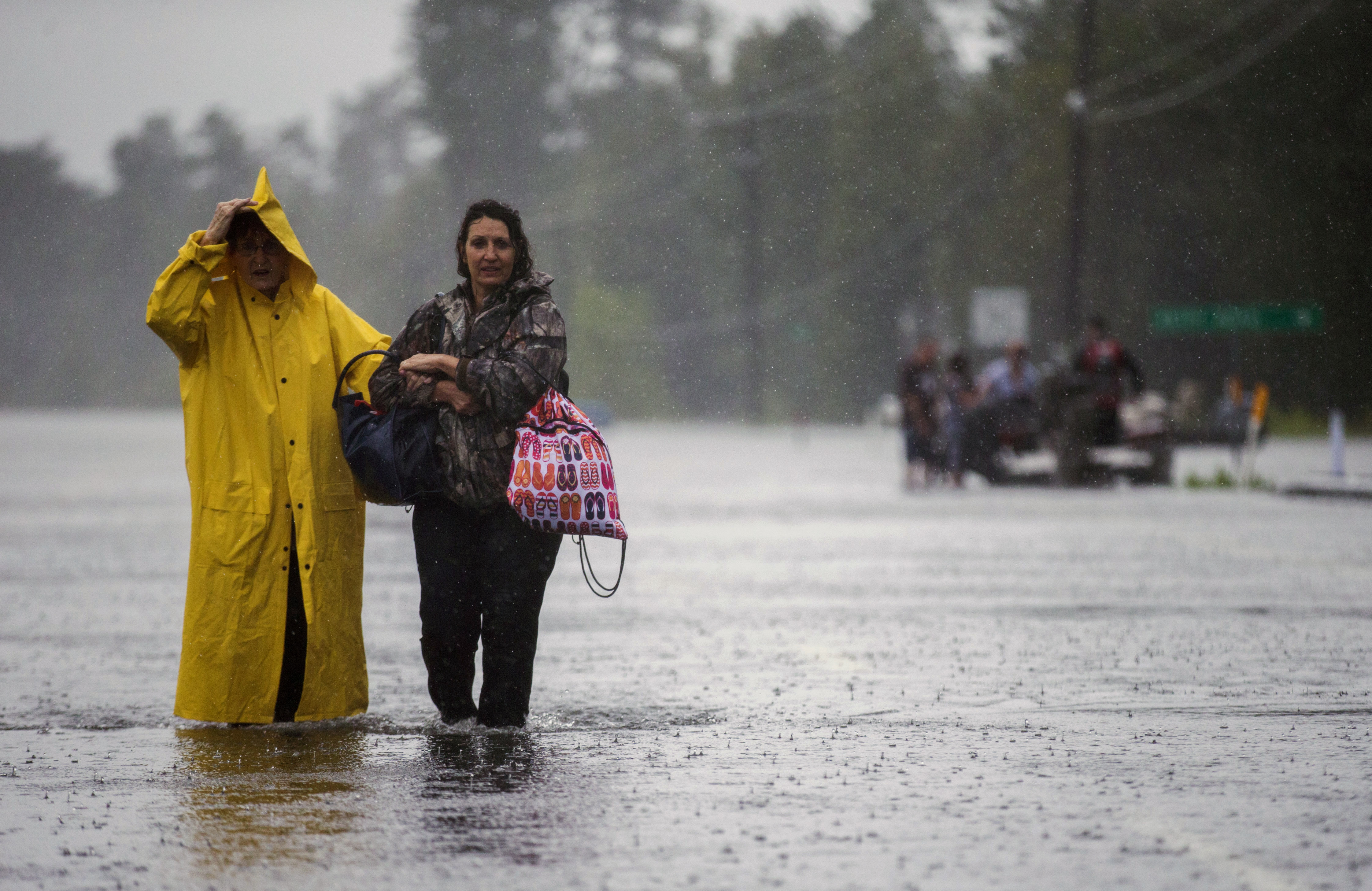 “Es la segunda vez que lo pierdo todo, me iré de Houston”, dice hispana tras “Harvey”