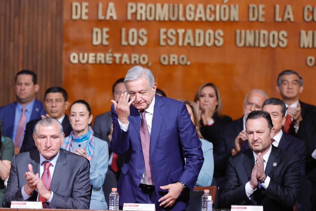 "La Constitución de 1917 no ha muerto", clama López Obrador desde Querétaro