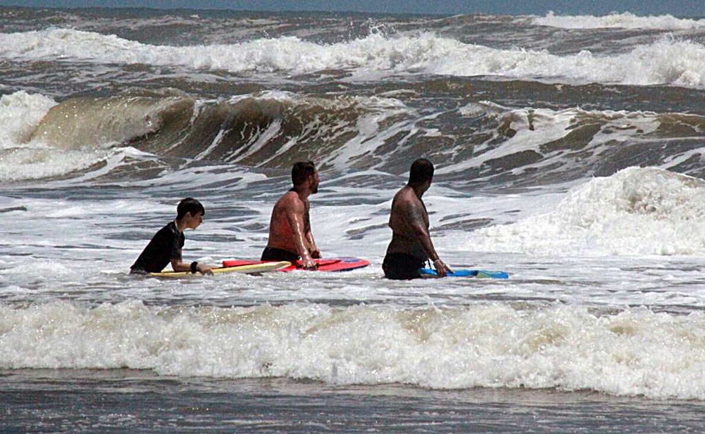 Policía Acuática de Mazatlán alerta sobre la presencia de mar de fondo a bañistas y embarcaciones