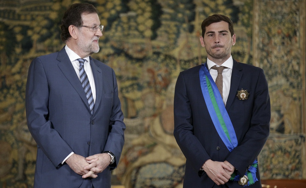 Casillas recibe la máxima condecoración deportiva en España