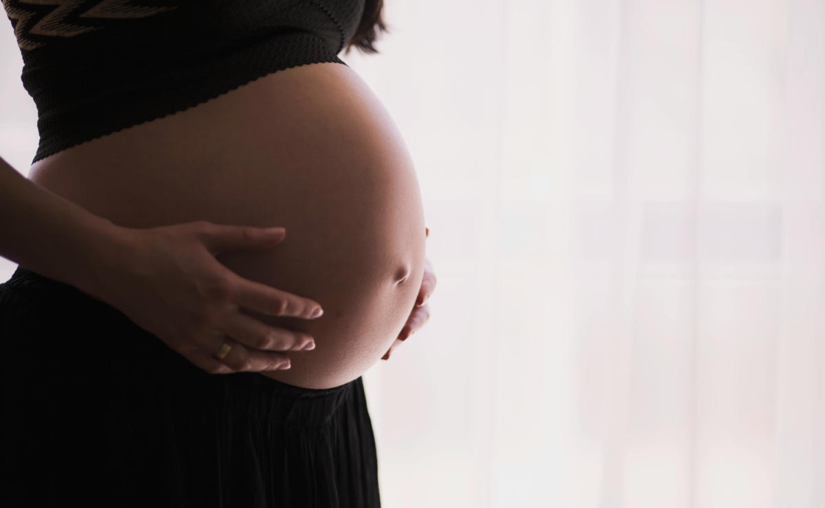 Así funcionan los seguros de maternidad para proteger tu embarazo; explicación de Condusef
