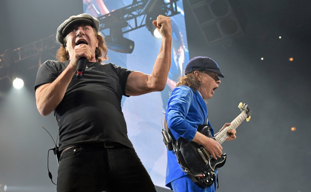 Brian Johnson deja gira de AC/DC ante riesgo de perder audición