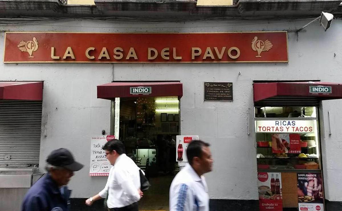 Ven a comer a La Casa del Pavo, donde siempre es Navidad