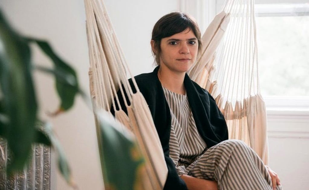 Mexican writer Valeria Luiselli, first woman to win the Rathbones Folio Prize