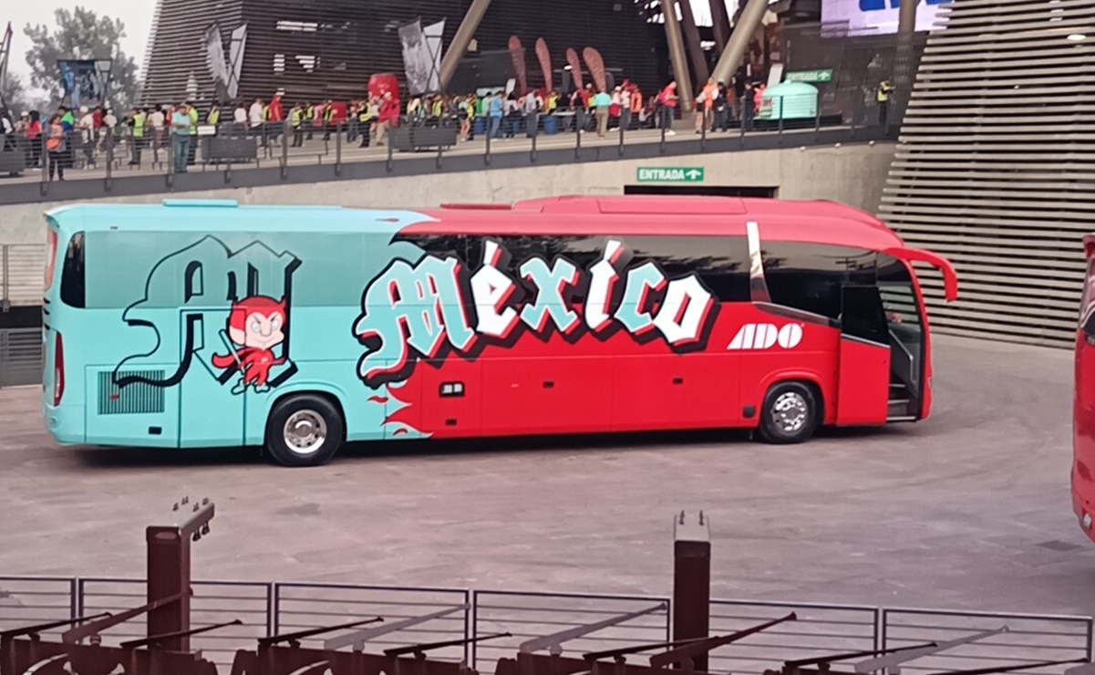 Los Diablos Rojos del México presentan su nuevo autobús gracias a ADO