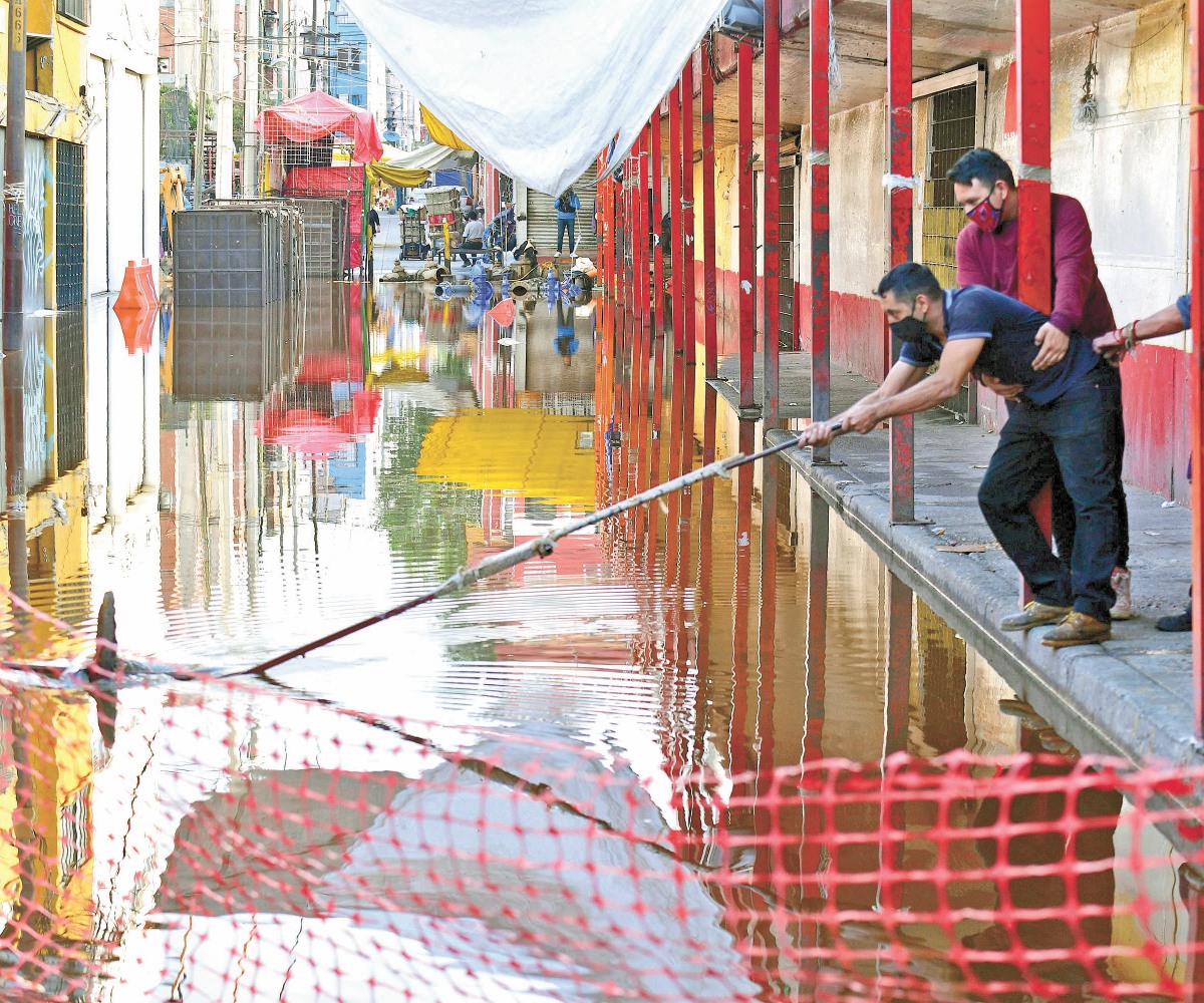 Amanecen en Tepito con el agua “hasta las rodillas”