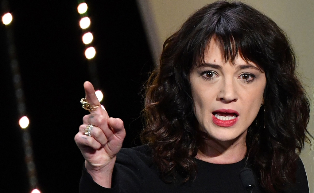 Asia Argento niega acusaciones de abuso sexual