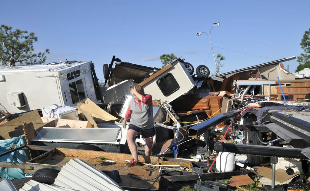 Decretan emergencia en Oklahoma tras daños por tornados