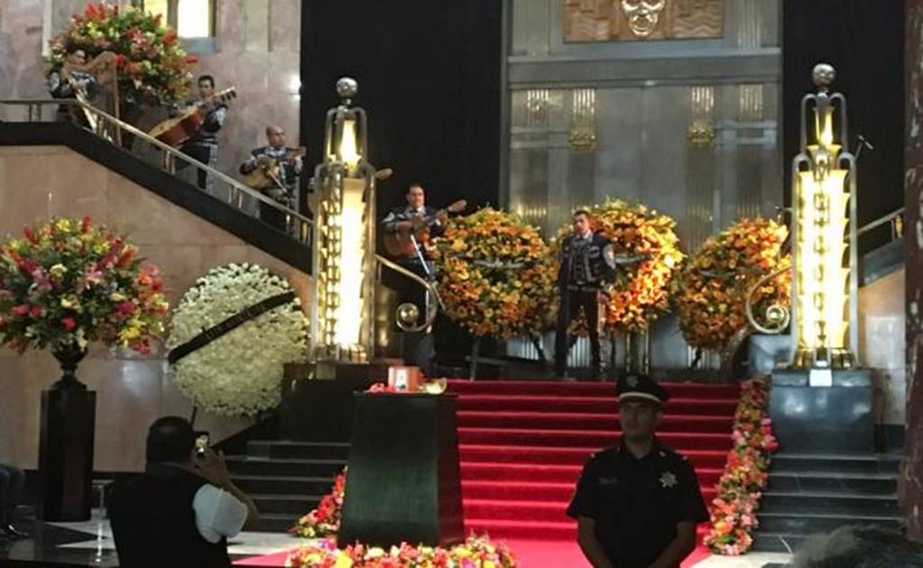 Mexico City pays last farewell to Juan Gabriel