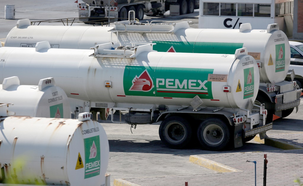 Pemex under stronger pressure after crash in oil prices