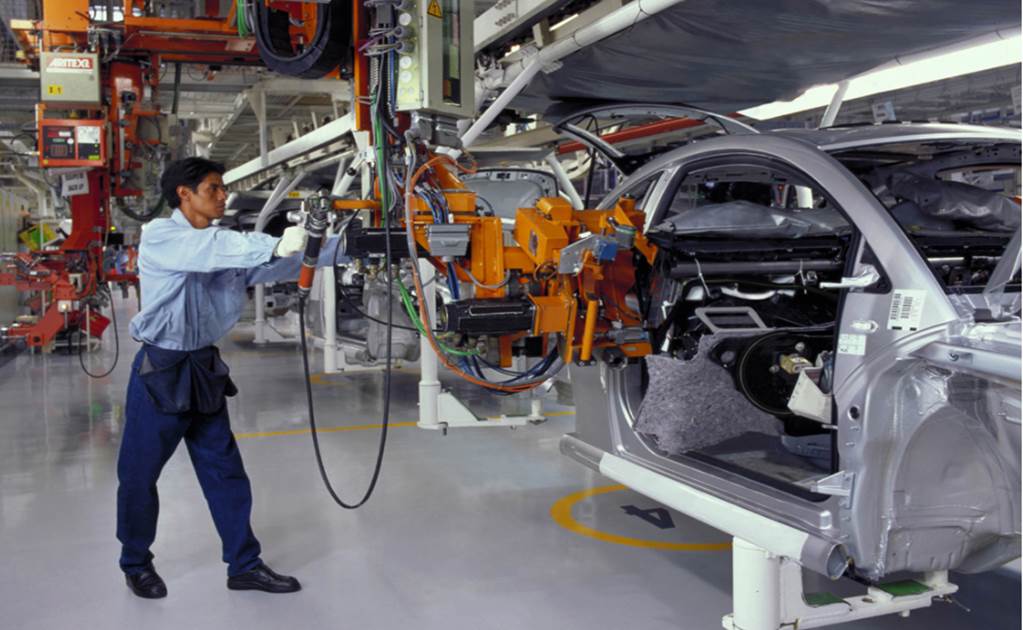 Producción y exportación de autos tienen primera baja del año