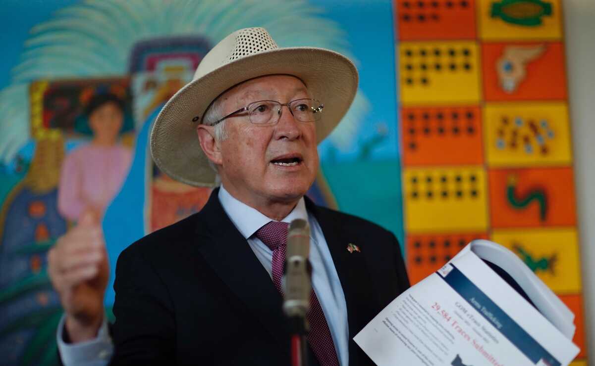 Embajador Ken Salazar celebra condena a hombre que reclutaba choferes para transportar migrantes