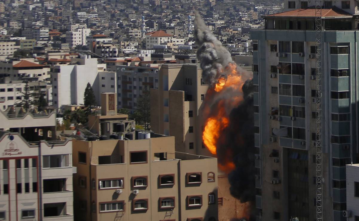 AP pide investigación independiente tras ataque a edificio de medios en Gaza