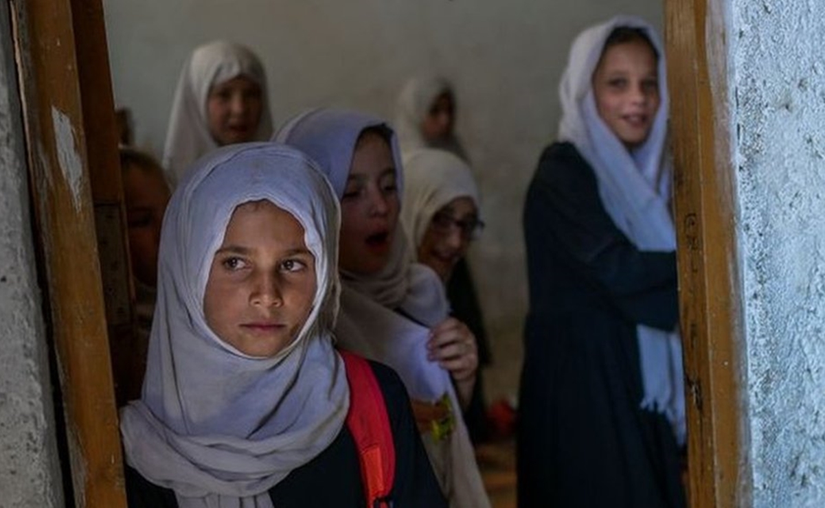 Talibanes excluyen a las niñas de la escuela secundaria en Afganistán