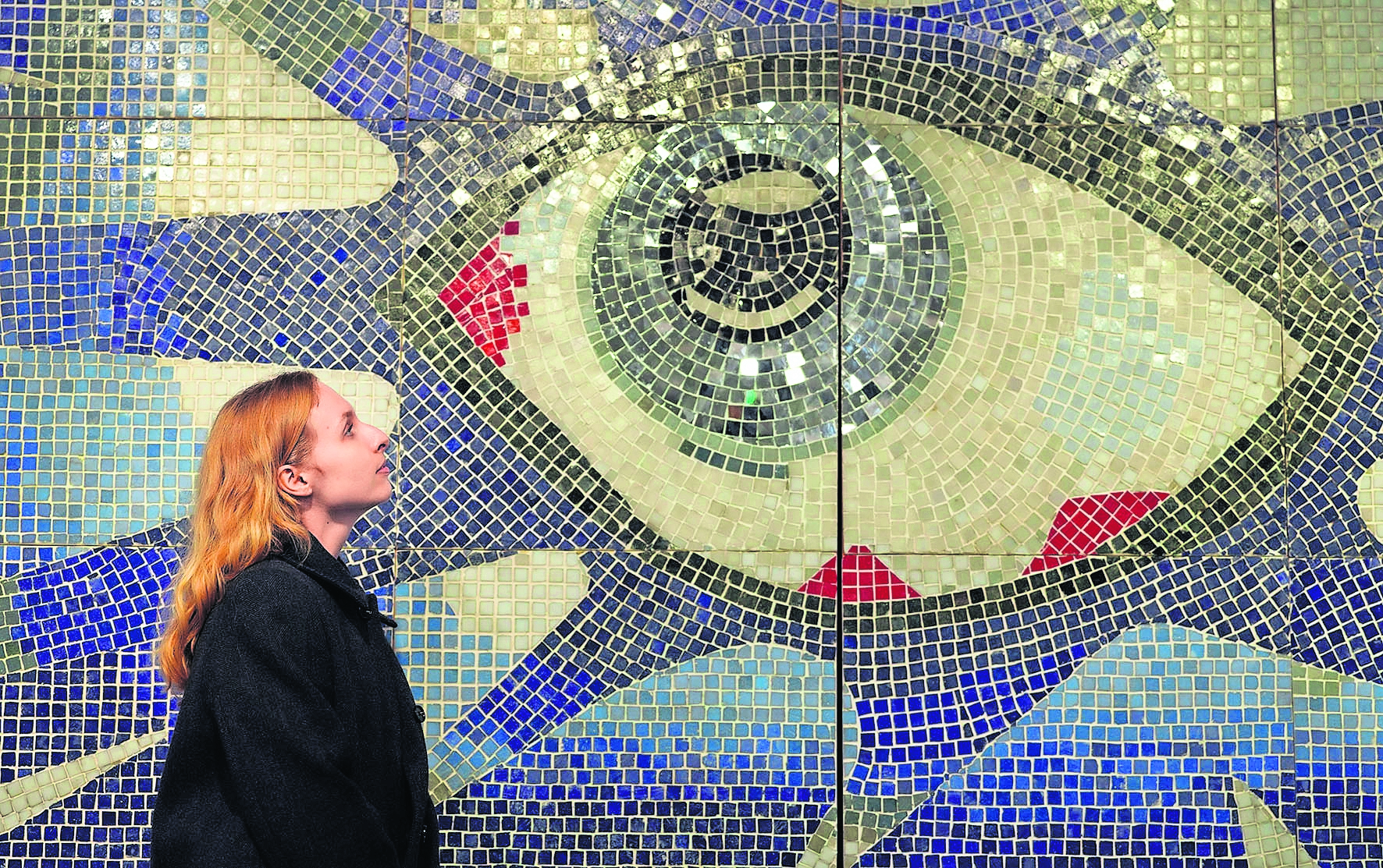 A subasta, el mosaico psicodélico de John Lennon, de su piscina