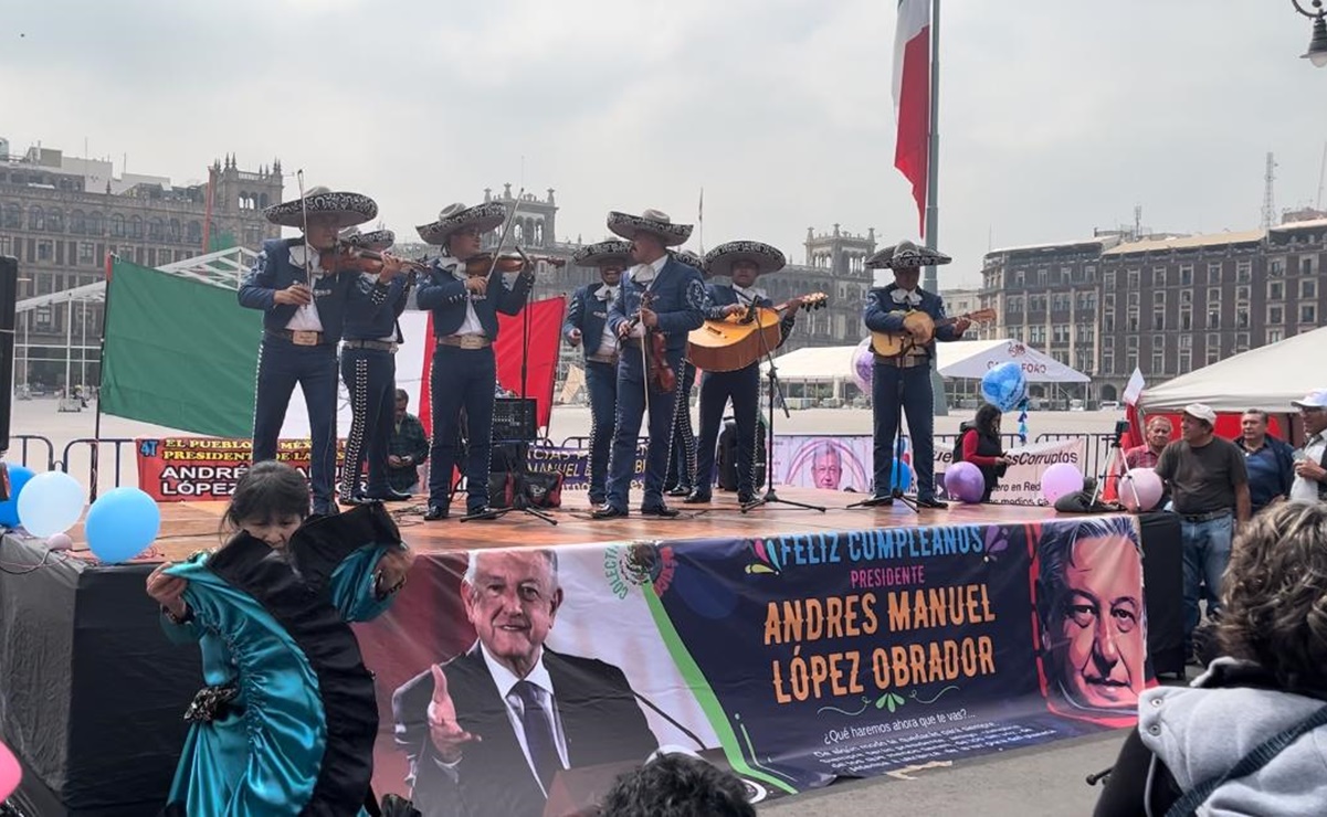 VIDEO Con AMLO en Sonora, arman fiesta de cumpleaños al Presidente en el Zócalo