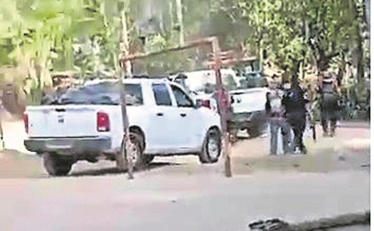 Policías irrumpen en zona de Petatlán