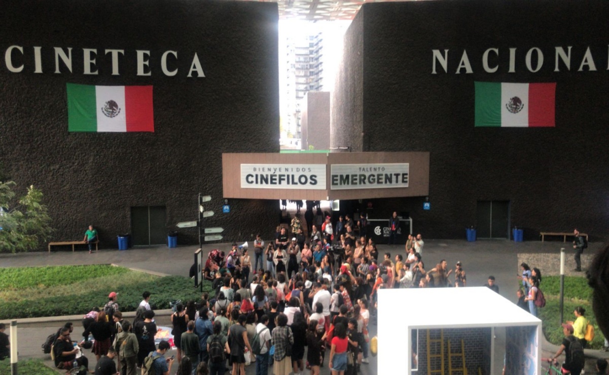 Tras acto transfóbico, toman de manera simbólica las instalaciones de la Cineteca Nacional 
