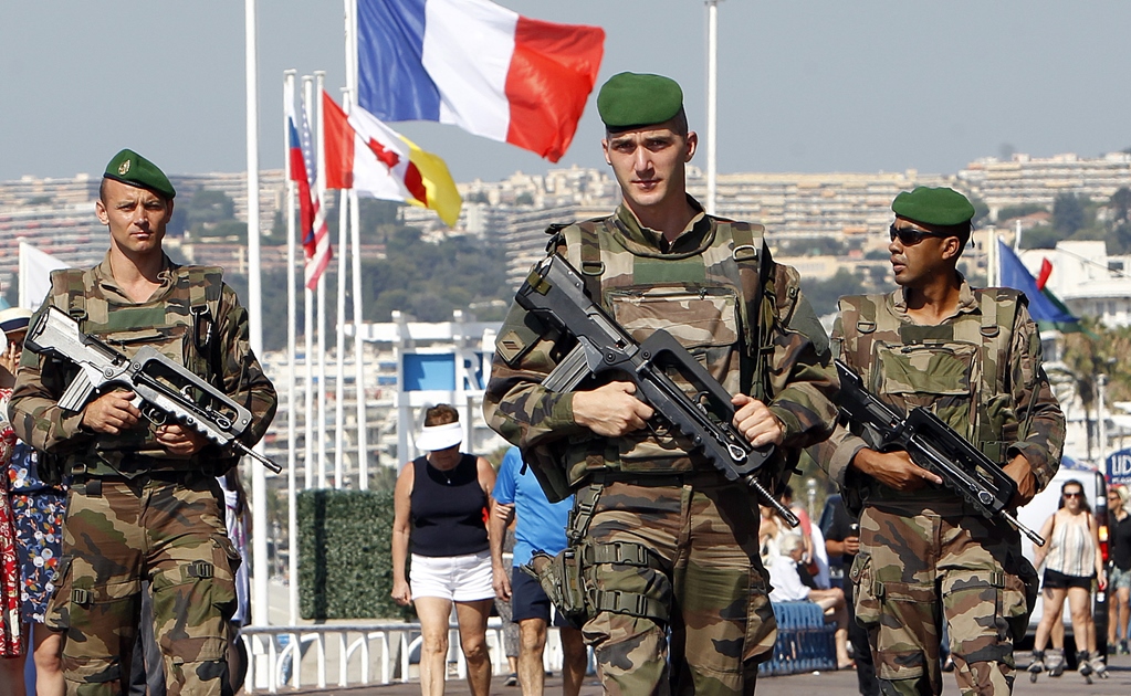 Seguridad se relajó en Niza el día del atentado: ministro del Interior 