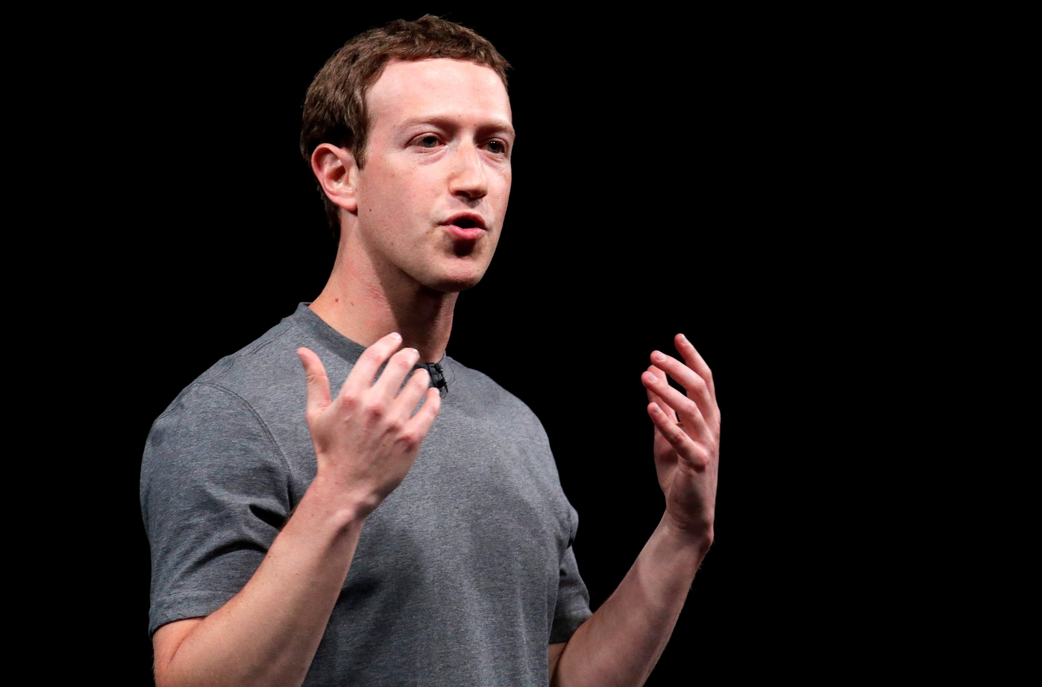 Parlamento Europeo invita a Mark Zuckerberg a explicar desvío de datos