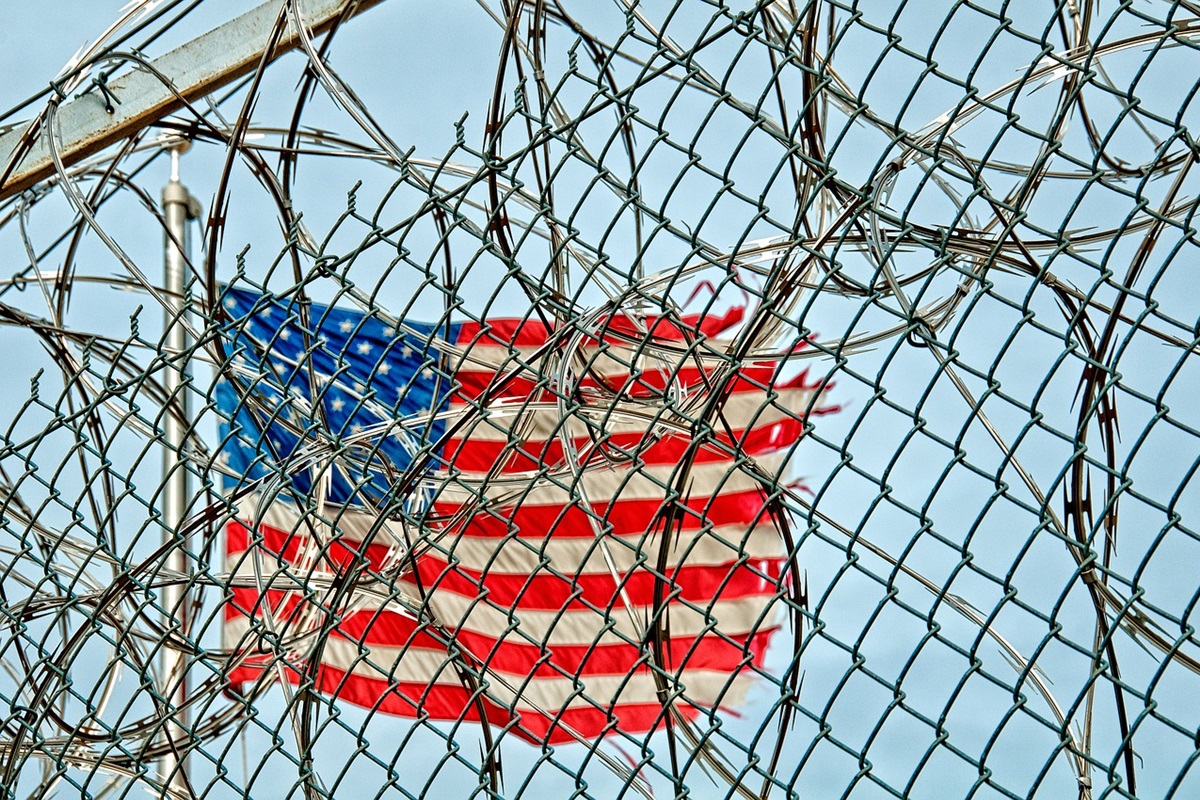 Washington busca que cárcel pague salario a migrantes detenidos