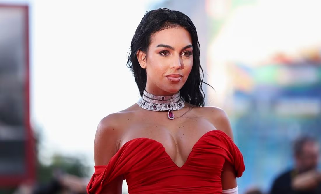 Georgina Rodríguez y el arrasador bikini rojo de cristales que presumió en Instagram