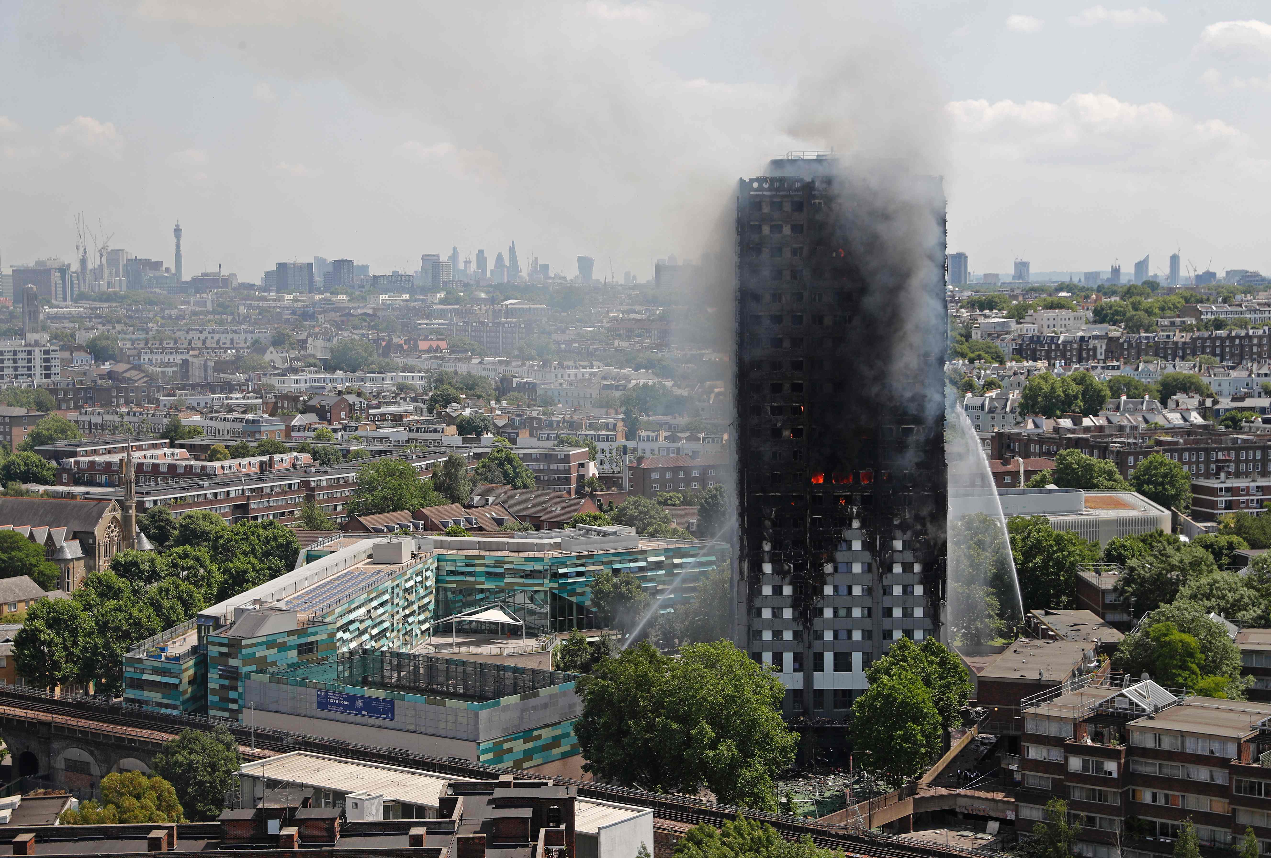 Lo que se sabe del incendio de la torre de viviendas en Londres