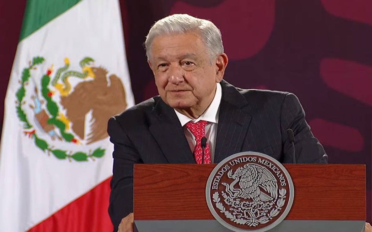 AMLO reta a opositores a que comprueben que él ordenó a la CNTE permanecer en el Zócalo durante “Marea Rosa”