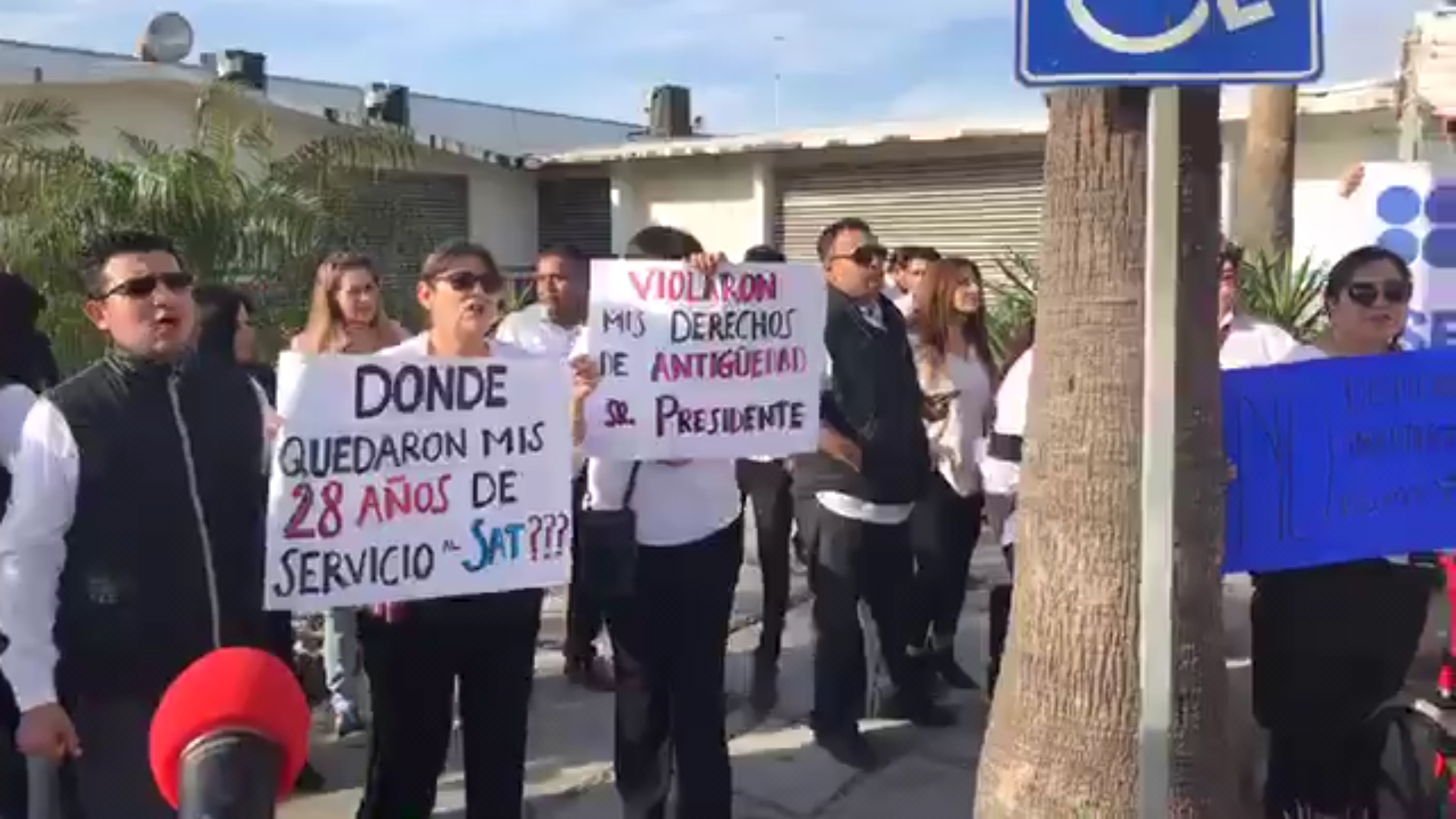 Protestan ex empleados del SAT en Matamoros, Tamaulipas