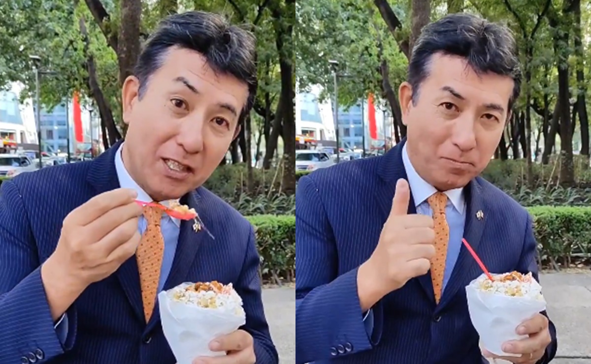 Embajador de Japón prueba comida callejera en CDMX; así reaccionó a los esquites