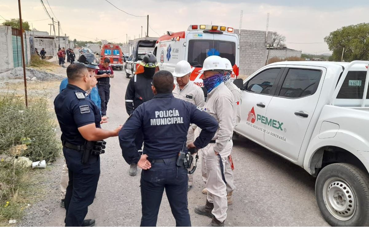 Localizan toma clandestina de combustible de Pemex tras caída de dos personas a un pozo en Acolman