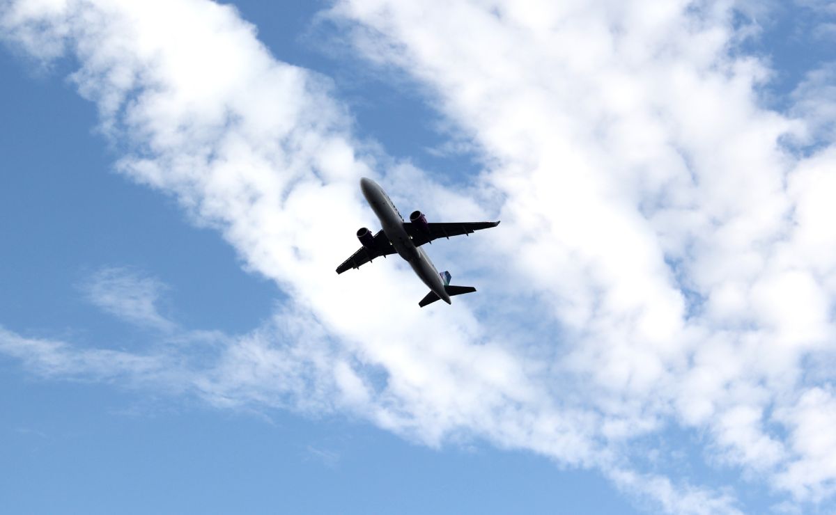 Fuerte sacudida en vuelo de LATAM deja 12 hospitalizados; "pasajeros salieron volando". VIDEO