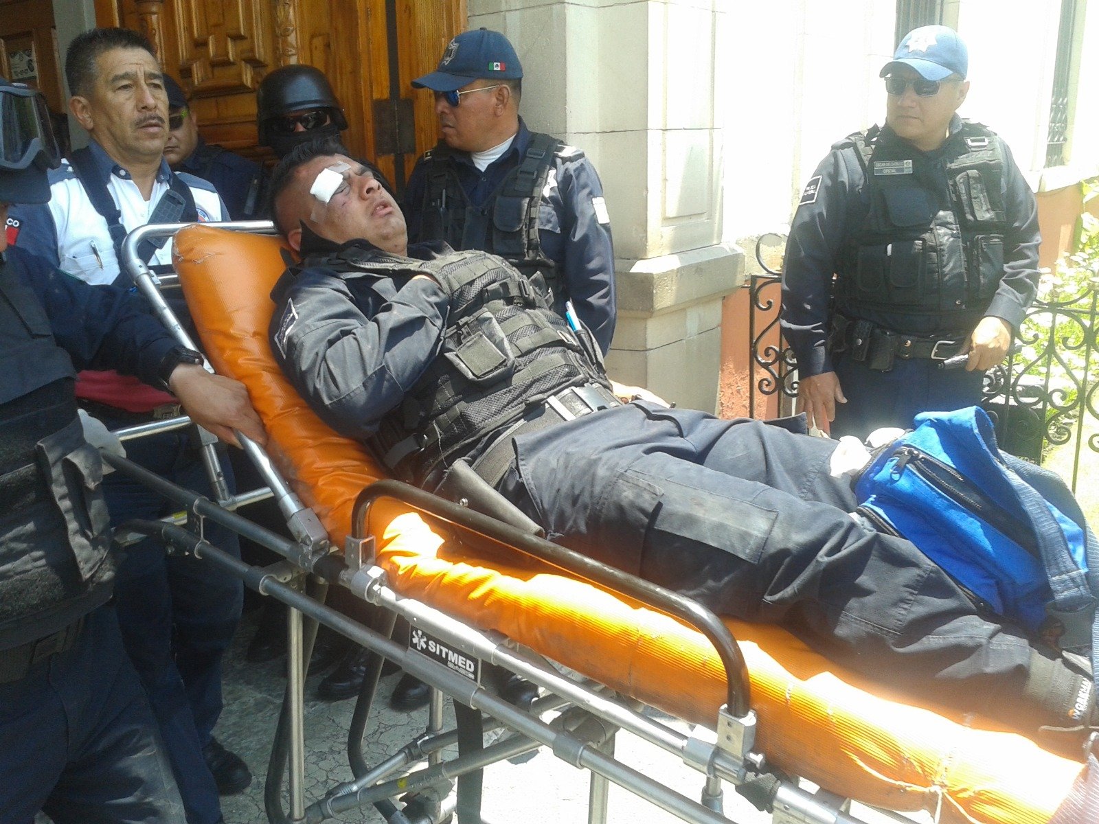 Deja un herido riña entre policías y comerciantes en Pachuca