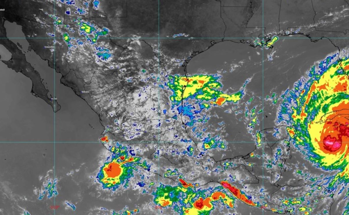 Huracán "Ian" se intensifica a categoría 2 cerca de las costas de Quintana Roo