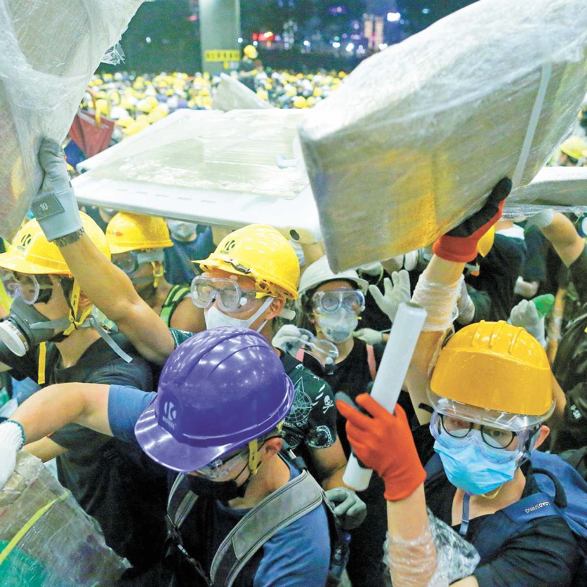 Hong Kong vive jornada de caos y protestas