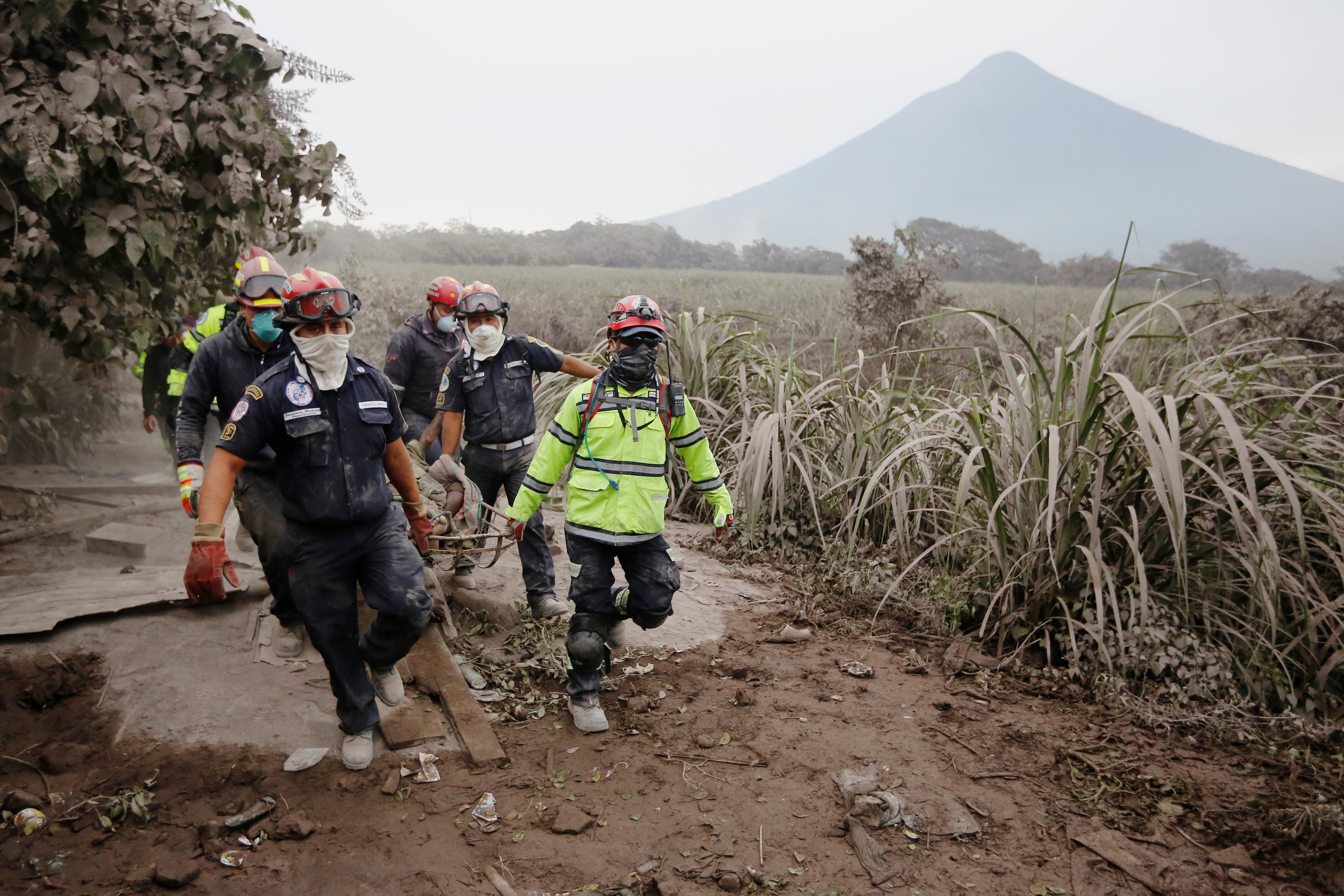 Sismo de 5.2 grados remece costa de Guatemala tras erupción de volcán de Fuego